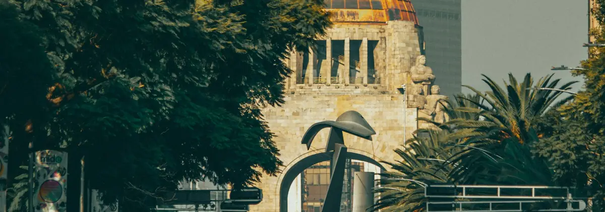 Sculpture and palms on a Mexico City street