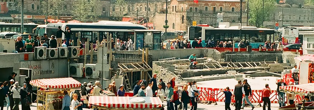 Crowds at an Istanbul waterfront market